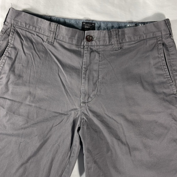J. Crew mens charcoal grey Stretch basic flat front 10" chino shorts - size 32 - Picture 1 of 12